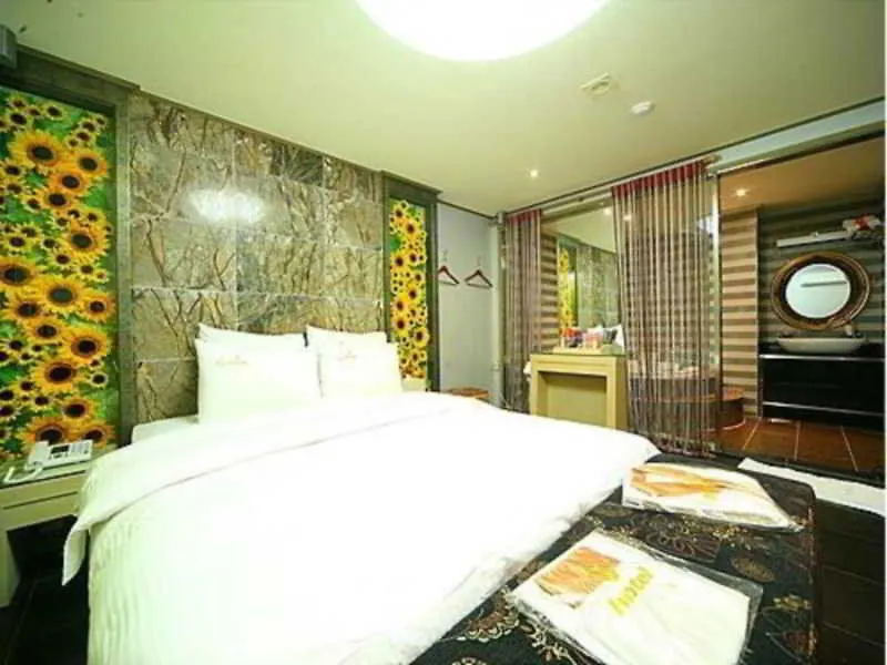 Hotel S Shinchon Seoul Motel